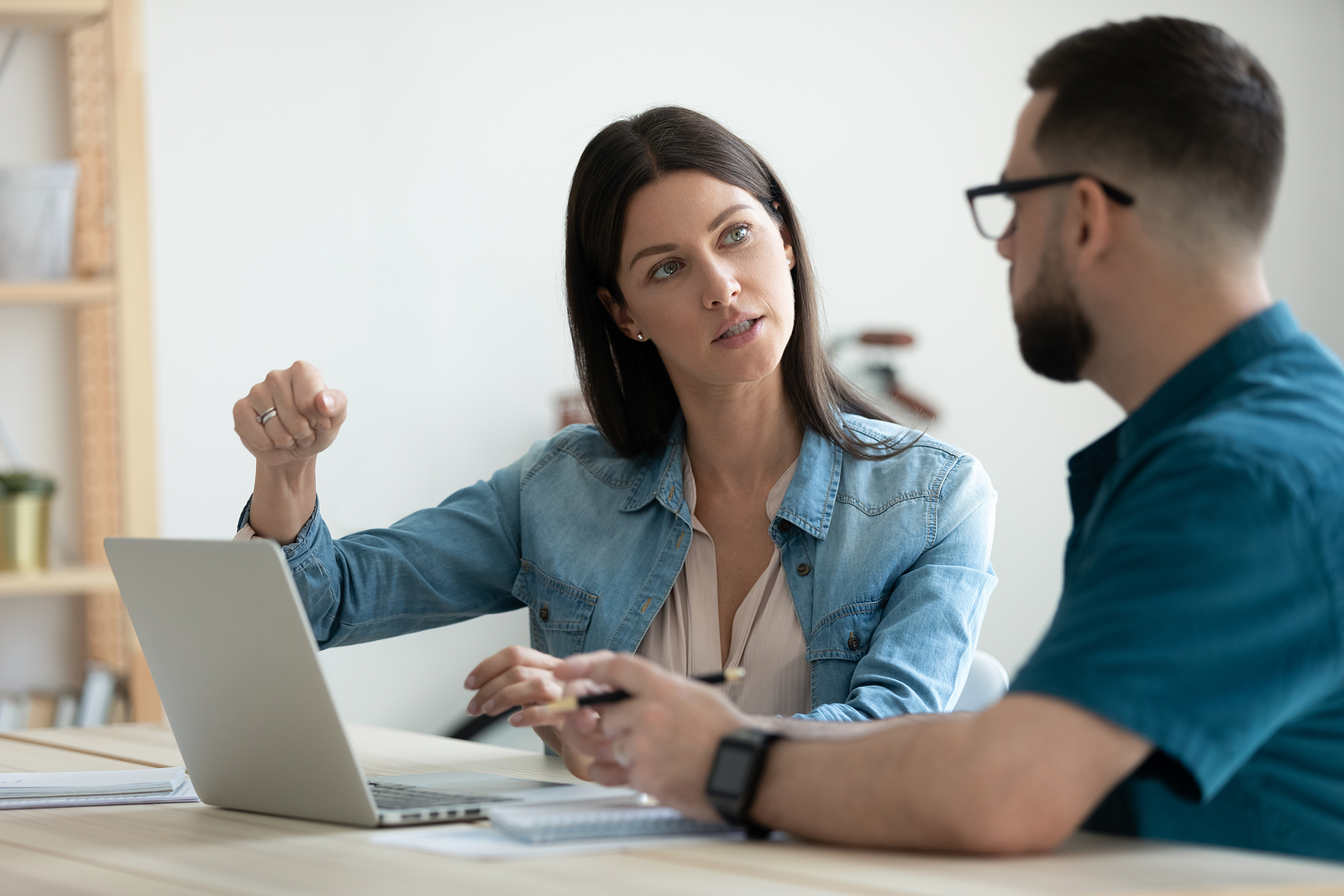 Businesswoman mentors employee.