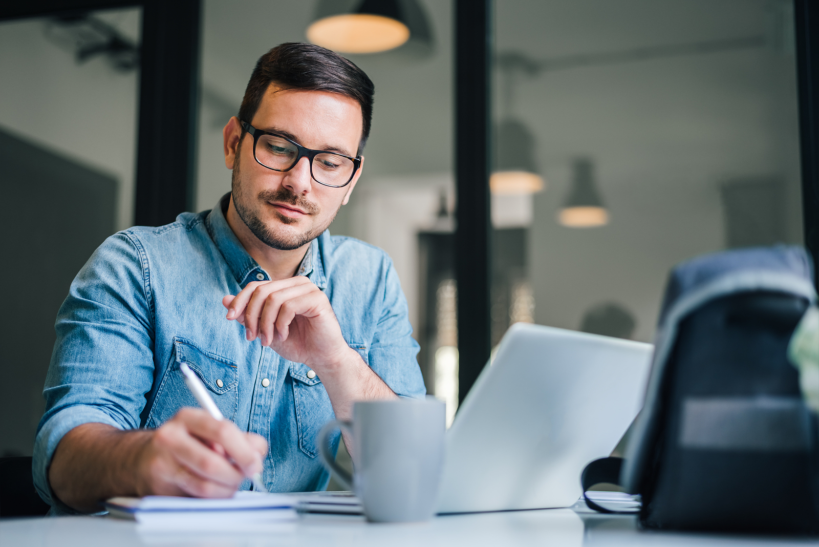 Job Candidate Prioritizes His Career Goals in a Job Search